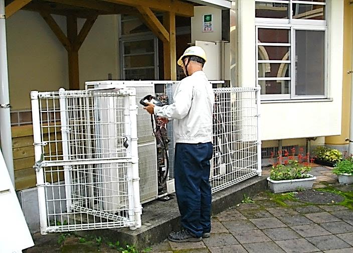 保守点検業務事例 室外機絶縁抵抗測定作業